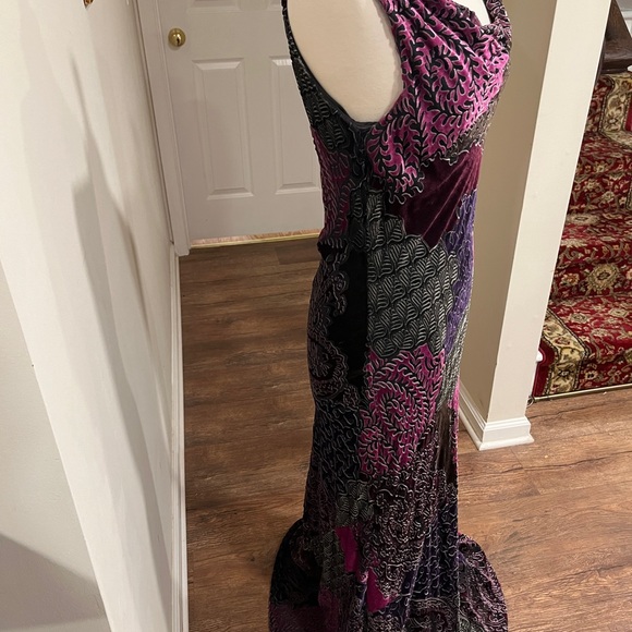 Cut velvet sleeveless full length evening gown. multi color shades of purple. - Picture 3 of 4